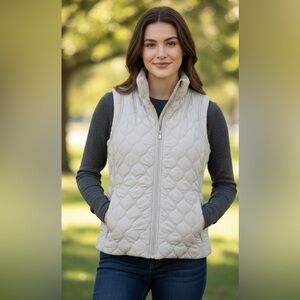 Kirkland Signature Women's Quilted Cream Active Vest in Large